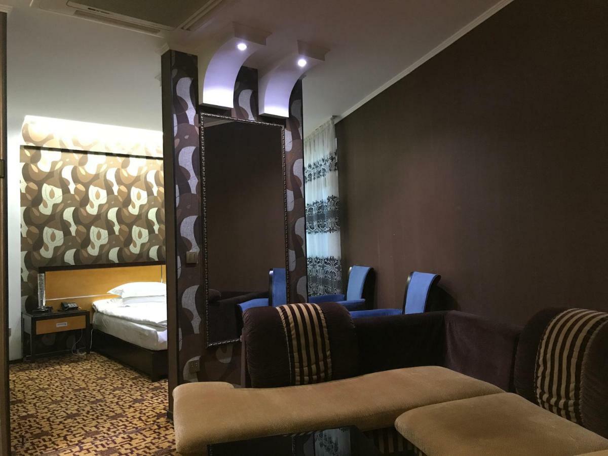 Hotel Zhibek Zholy Shymkent Eksteriør billede